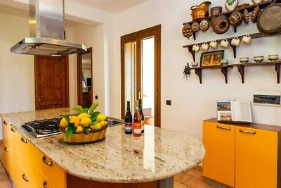 Fesselnde Villa in Ricadi mit Pool