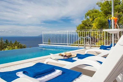 Ferienhaus in Tucepi mit Schwimmbecken