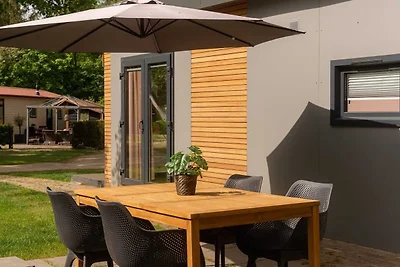 Stylish Cabin with Private Garden for 4