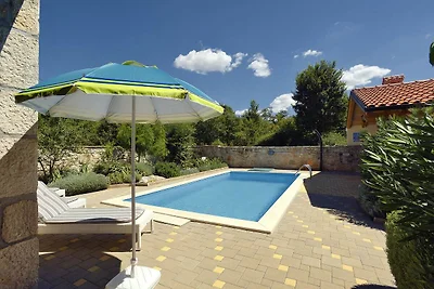 Villa in Cehici mit Pool und Terrasse