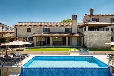 Villa in Tinjan mit Schwimmbecken