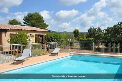 Ferienhaus in Cotignac mit Schwimmbecken