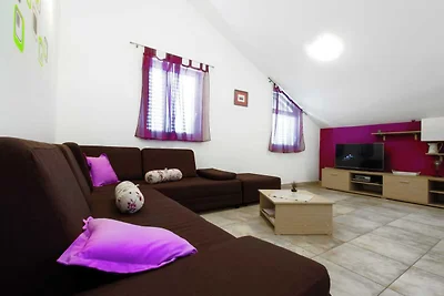 Ruim en rustig Srima-appartement