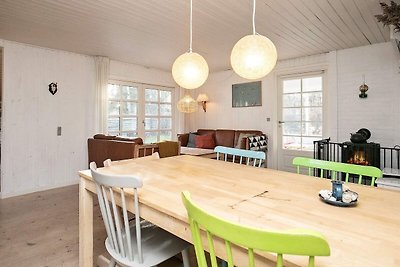 Gemütliches Ferienhaus in Hals mit Terrasse