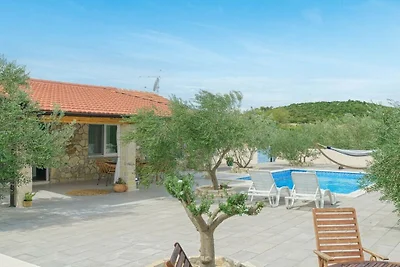 Ferienhaus in Vodice mit Schwimmbecken