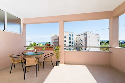 Comfortable Kastel Stafilic Apartment with Ba...