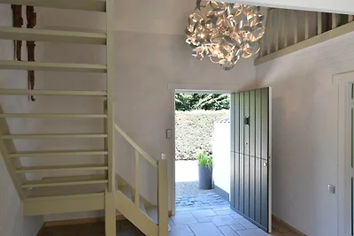 Kustvilla met spa en tuin