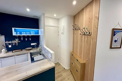 Moderne Schutzhütte am Dorfrand