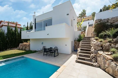 Appartamento con vista libera e piscina...
