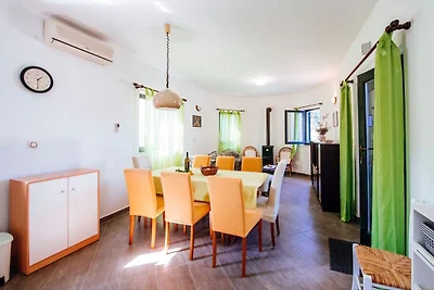 Bella casa vacanza con piscina privata a Mali...