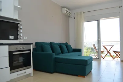 Helle Ferienwohnung mit Balkon