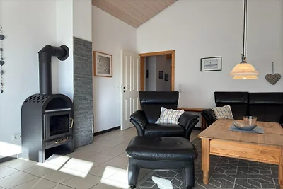 Ferienhaus mit Kaminofen in Burhave