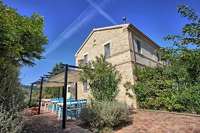 Attraente Villa con Piscina
