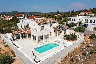 Villa Royal Stone mit Pool in Jezera