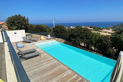 Schöne Villa mit Pool und Meerblick in...