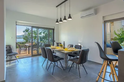 Lussuosa villa con piscina a Turanj
