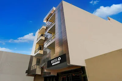 Super Hotel O Sheetla Colony