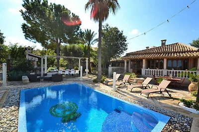 Villa in Muro met zwembad en uitzicht op het...