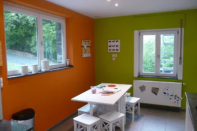 Gemütliches Ferienhaus in Falaën mit Terrasse