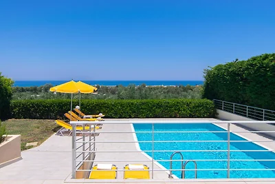 Villa in Adelianos Kampos mit Privatpool