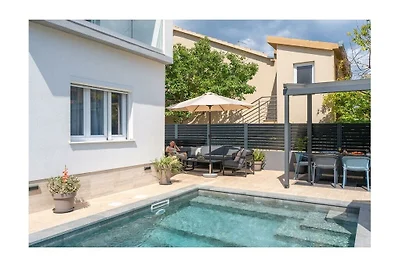 Villa in Trogir mit Schwimmbecken