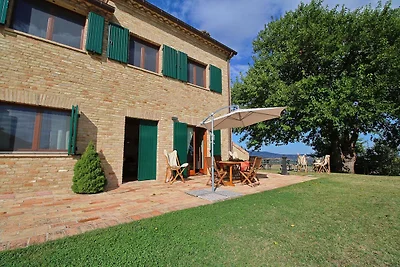 Agriturismo con piscina a Montelabbate