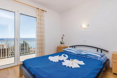 Two Bedroom Holiday Home with Sea View