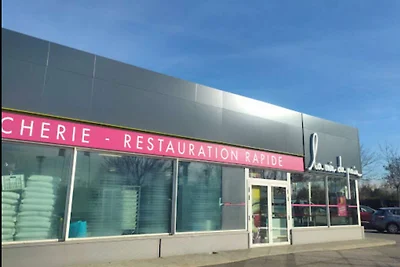 Wohnung nahe Aeroscopia mit Pool