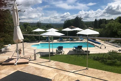 Villa rustica con piscina a Cereste, Francia