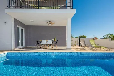 Villa Eva || Vir