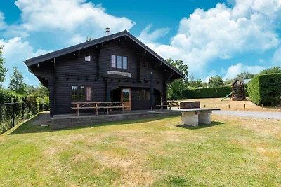 Spazioso chalet a Durbuy a 200 m dal campo da...