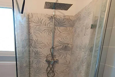 Italiaanse villa aan de kust met 3...