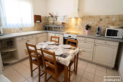 Villa in Vias mit Pool und Garten