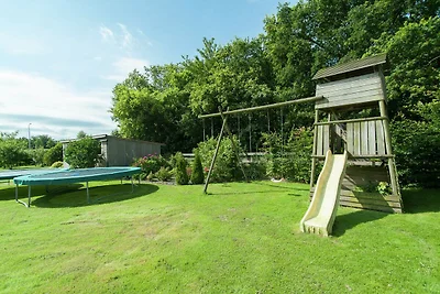 Modernes Ferienhaus mit Whirlpool in...