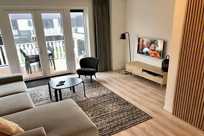 Schöne Lodge parallel zur Einkaufsstraße.