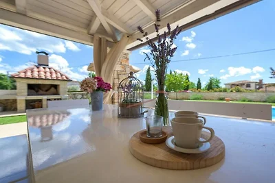 Villa in Tinjan met zwembad