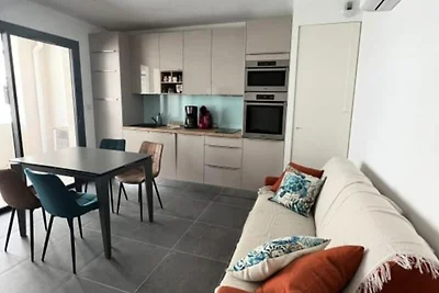 Wohnung in Grau du Roi am Strand