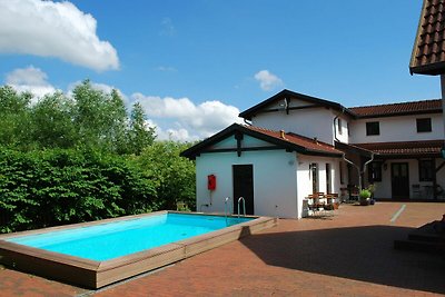 Idyllische Wohnung mit Pool in Mecklenburg