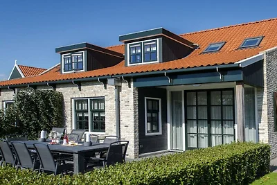 Ferienhaus in Nes mit Schwimmbecken