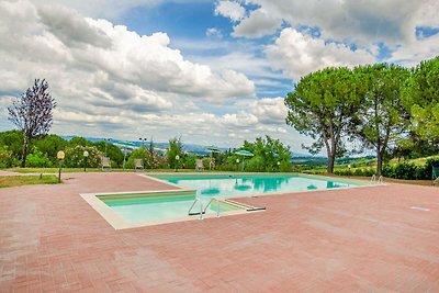 Agriturismo a Gambassi Terme-Fi con giardino