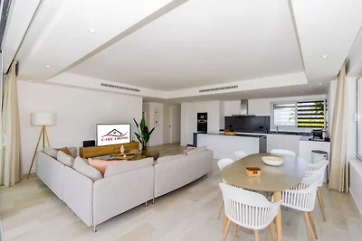 Stylish 3-Bed Apartment | Alcazaba Lagoon...