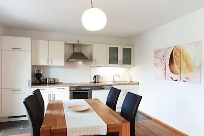 Hallenbach mit Moselblick