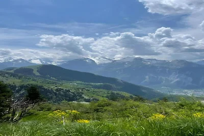 Apartment in L'Éclose with Mountain Views