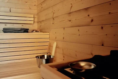 In mezzo alla foresta con sauna