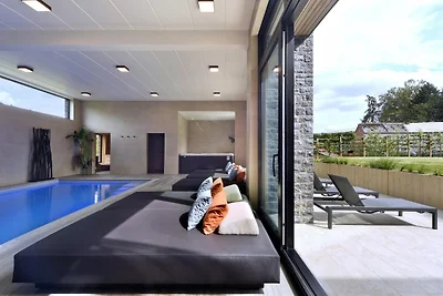 Villa mit Pool und Suiten für 12 Gäste