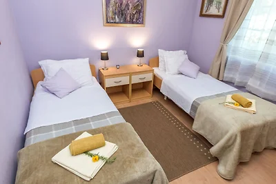 Geräumiges Ferienhaus in Molat mit Pool
