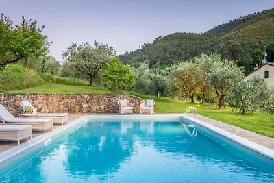 Villa in Toscane bij Lucca met Zwembad