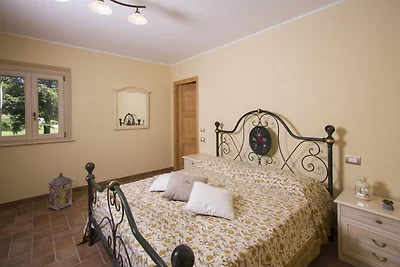 Gelassenes Ferienhaus in Fano mit Garten