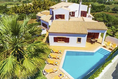 Villa mit privatem Pool in Südlage