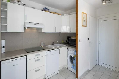 Tranquil apartment in Agde near beach